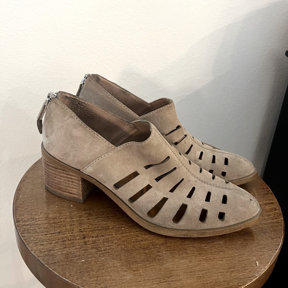 1. State Women’s Beige Leather‎ Booties Size 7.5